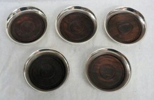 POSAVASOS DE PLATA ESTERLINA 5 DE MEDIADOS DE SIGLO C HERMANN DINAMARCA CON CENTROS DE MADERA - Imagen 1 de 6