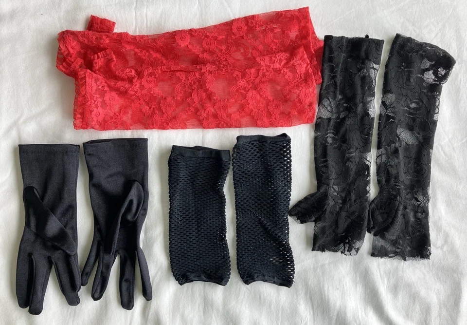 Lote de 4 luvas vintage vermelhas e pretas de renda, rede de pesca e cetim - Imagem 1 de 1