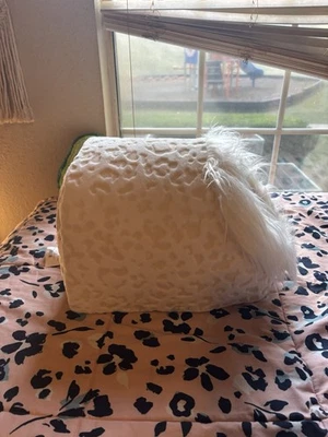 Small An medium Cat Cave Cat Bed - Image 1 of 3