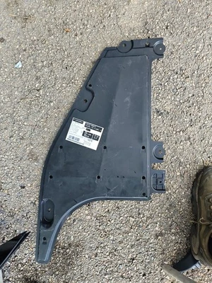 丰田 VENZA CENTER 底部身体防溅护罩 原始设备制造商 2021 - 2024 — 第 1/2 张图片