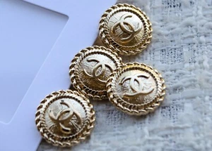 Set of 4 of vintage Chanel buttons. Gold Metal 0.87 in/ 22 mm - Picture 1 of 5
