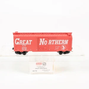 Micro Trains Great Northern 40' Standard Single Door Box Car Circus Train 20176 - Picture 1 of 5