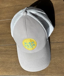 New High Noon Sun Sips Mesh Snap Back Hat NWOT Gray White Hard Seltzer - Picture 1 of 4