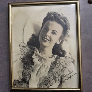 Schönes signiertes 8 x 10 Foto von IDA LUPINO - Bild 1 von 5
