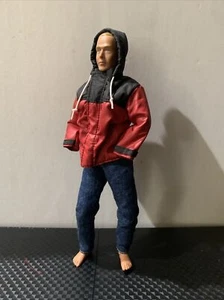 Männliche Puppenkleidung rot/schwarz Jacke, Jeans und T-Shirt - Puppe nicht enthalten - Bild 1 von 4