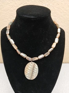 SPARKLING SAGE Abalone Beaded Pendant Necklace - Picture 1 of 8