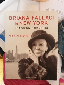 oriana fallaci a new york - gianni minischetti - con dedica - Foto 1 di 2