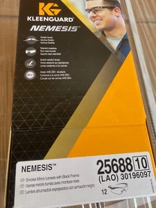 Kleenguard 25688 V30 Nemesis Occhiali di Sicurezza Lenti Specchio Fumo 12 Paia (NUOVI) - Foto 1 di 1