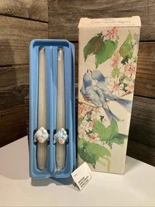 Avon Blue Love Bird Lovebirds 10" Spitzkerzen Keramik Umarmungen 2er Set Vintage Neu aus altem Lagerbestand - Bild 1 von 4