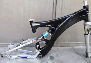 TELAIO MTB BIANCHI BLACK WINDOW REPARTO CORSE CARBONIO , VINTAGE MTB RETRO 26 - Foto 1 di 13