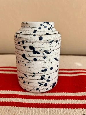 Jarrón de cerámica pieza de acento decorativo - azul y blanco manchado - 5,25" de alto - NUEVO Foto 1 de 3
