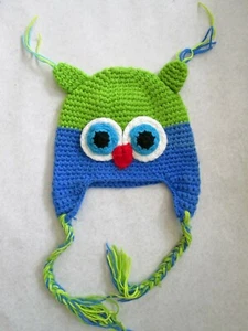 Bright Owl Knit Hat Acrylic Blue Green 12 Months to 2T Tie Bird Yarn Handmade? - Picture 1 of 4