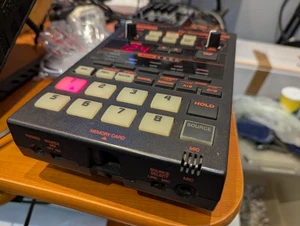 Vintage Boss (Roland) SP-202 w/ 4MB PCMCIA card, spare knobs, batteries included - Picture 1 of 3