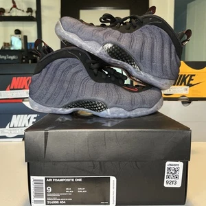 NEW Nike MEN'S Air Foamposite One DENIM SIZE 9 University Red Obsidian Jean 🏀 - Picture 1 of 15