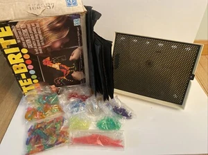 Lite Brite 1973 Hasbro Vintage Original Light Bright Box páginas nuevas, clavijas, número - Imagen 1 de 5