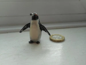 PENGUIN -POTTERY- BEAUTIFUL UNUSUAL MINIATURE AFRICAN PENGUIN - Picture 1 of 9