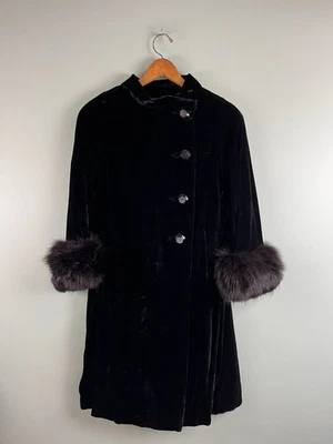 Chaqueta de Colección Negra con Puños de Piel de Terciopelo Pequeña Estrás Botón Noche Hecha en Unión NY Foto 1 de 4