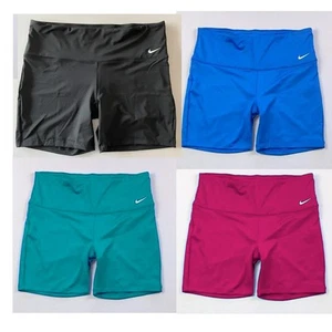 Pantalones cortos de natación Nike Essential Kick de 6” para mujer - Imagen 1 de 5