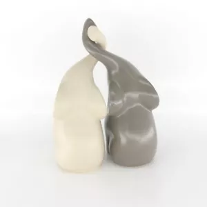 Pareja de elefantes en beige y gris amoroso moderno cerámica escultura arte escultura - Imagen 1 de 8