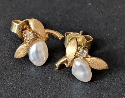 18ct Yellow Gold Baroque Pearl & Diamond Stud Earrings & Valuation Certificate - Image 1 of 3