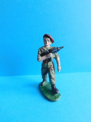 QUIRALU / ARMEE COLONIALE : SOLDAT  PARACHUTISTE  AU DEFILE - Photo 1/2