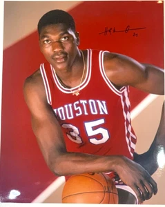 Hakeem Olajuwon Signed 16X20 Photo JSA Houston Cougars UH JSA W360743 - Picture 1 of 3