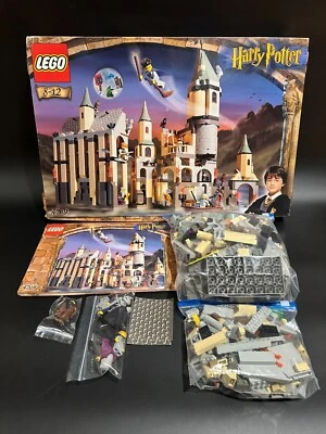 LEGO Harry Potter Castillo de Hogwarts #4709 con MINIFIGURAS, CAJA e INSTRUCCIONES Foto 1 de 4