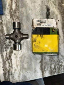 John Deere AW23611: Kreuzgelenklager - Bild 1 von 2