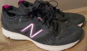 New Balance 899 Damengröße 6 1/2 US grau lila Training Laufschuhe WX668TA - Bild 1 von 5
