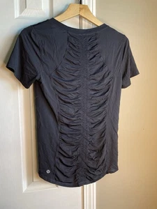 Lululemon Black Short Sleeve Tech Tee T-shirt Top Ruched Back Runner Up Size 4/6 - Picture 1 of 4