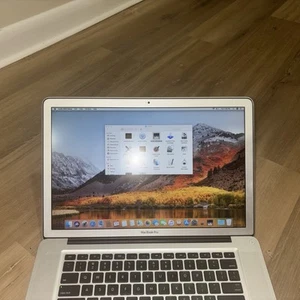 Apple MacBook Pro A1286 15" 2,4 GHz Intel Core i7 4 GB de memoria 500 GB HD finales de 2011 - Imagen 1 de 13