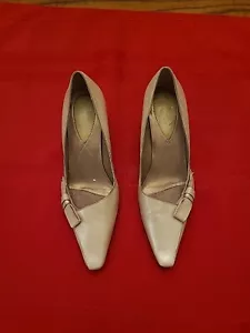 Liz Claiborne Flex Women's Size 8 M Leather Pumps  W/Bow Detail - Picture 1 of 8