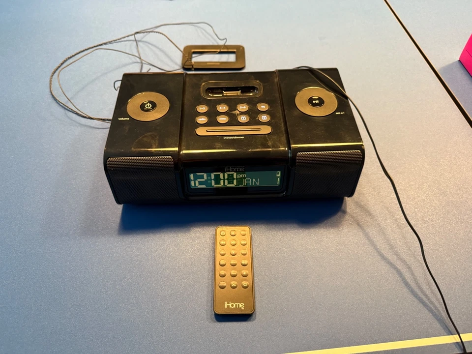 iHome iP9 iPodDocking Station Reloj AM FM Radio con Fuente Pwr y Control Remoto Foto 1 de 4