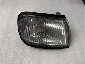 1997-1999 Nissan Maxima RH Passengers Side Corner Marker Turn Signal Light - Picture 1 of 5