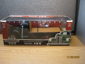 1/16 scale HIGHWAY 61    1948 INTERNATIONAL KB-5  BLACK FLATBED TRUCK  #40040 - Picture 1 of 20