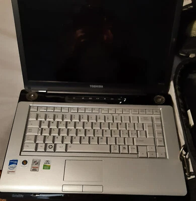 NOTEBOOK TOSHIBA WIndows 10 Pro Display 16 pollici, ottimo stato - Immagine 1 di 2