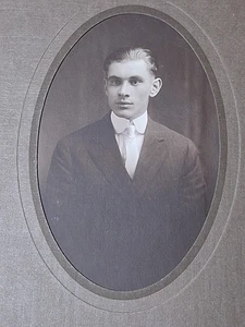 Fotografia ritratto d'epoca - primi '900 B&W maschio - Foto 1 di 7