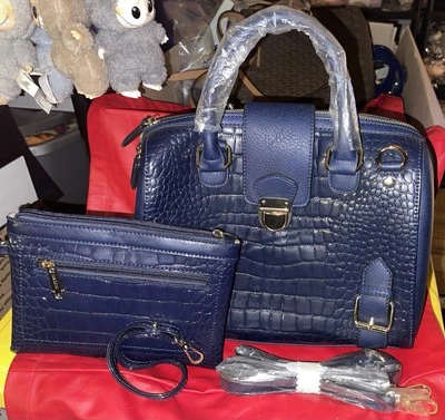 Bolso de Mano/Hombro Dasein Grande Azul Caimán Repujado con Muñequera a Juego. Foto 1 de 4