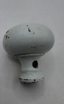 Pomo de puerta antiguo blanco redondo de metal Foto 1 de 3