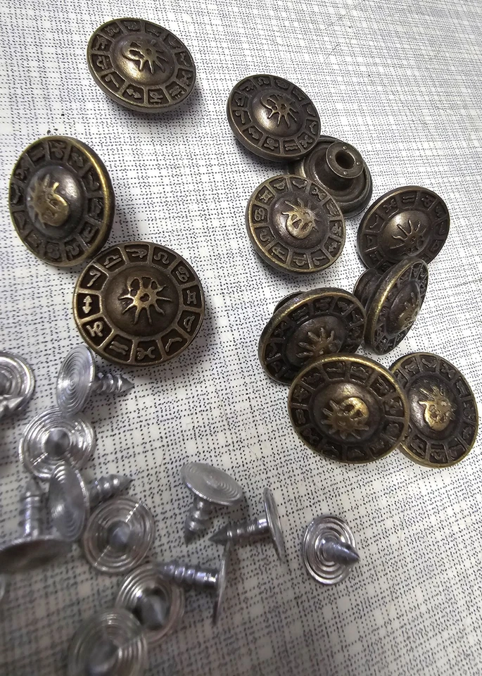 Vintage Jeansknöpfe 17mm – Antikgold – Sonne & Symbolkreis – 12 Stück mit Nägeln - Bild 1 von 2
