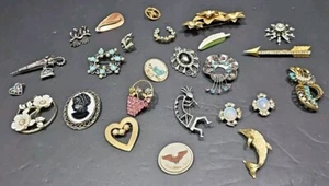 GROSSE MENGE VINTAGE BROSCHEN PINS KOSTÜMSCHMUCK 20+ Stck. Basteln oder tragbar - Bild 1 von 6