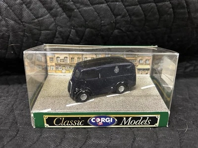 Classic Corgi D983 Morris J Van  1:43  Metropolitan Police - Image 1 of 4