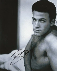 GAY INT SIN CAMISA A BEN AFFLECK FIRMADA EN PERSONA 8X10 - Imagen 1 de 1