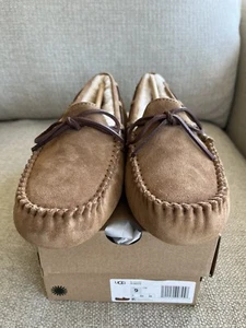 New UGG WOMAN’S DAKOTA SLIPPER - Picture 1 of 12
