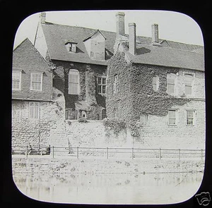 Glass Magic Lantern Slide HOUSE NEXT TO THE RIVER C1900 ENGLAND ?  - Picture 1 of 2