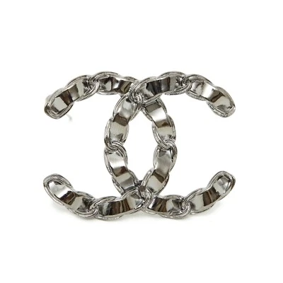 Chanel 2021 broche cadena de cinta CC cinta de metal plateada y broche de cadena - Imagen 1 de 4