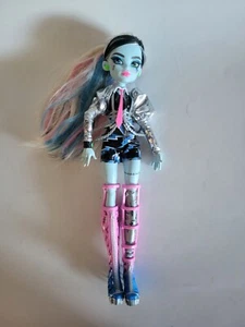 Monster High Amped Up Frankie Stein Fashion Doll G3 Gen 3 MH - Foto 1 di 2