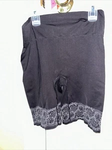 NWOT women's pullon shapewear shorts Maidenform Size M black gray floral - Picture 1 of 2