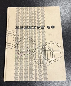 VTG 1969 Northeastern Illinois State College Yearbook - Genealogy Use - Picture 1 of 8