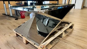 Moderne Couchtisch mit Glasplatte und Edelstahlgestell - Design Tisch - Bild 1 von 7